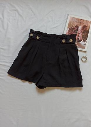 Чорні вільні приталені шорти з акцентними гудзиками zara розмір с