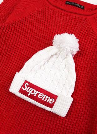 Класна шапка від superme