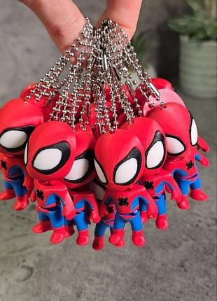 Брелок человек-паук, spiderman подарок в садик, супергерой, для мальчиков, игрушки в пиньте
