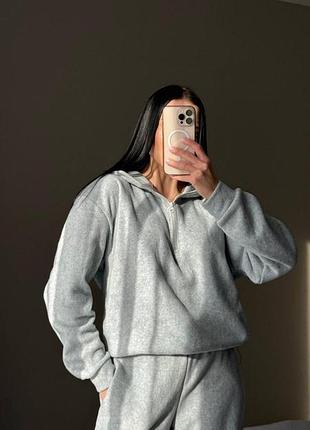 Затишний жіночий костюм із двостороннього флісу сірий меланж, 44/46