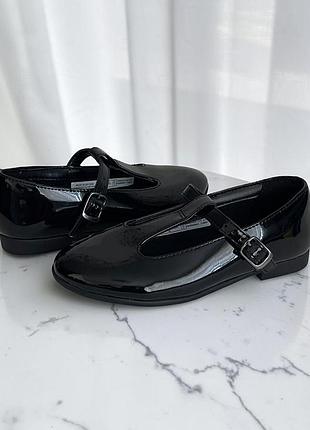 Нові шкіряні туфлі, балетки clarks для дівчинки 28,5 розмір