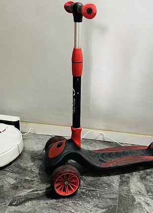 Самокат maraton golf b red-black триколісний складаний зі світловими колесами