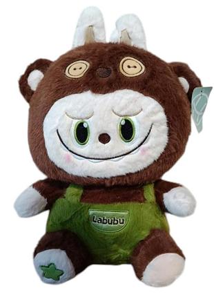 Мягкая игрушка лабубу в костюме мишки labubu the monsters, 45 см, плюшевый монстрик коричневый с зеленым.