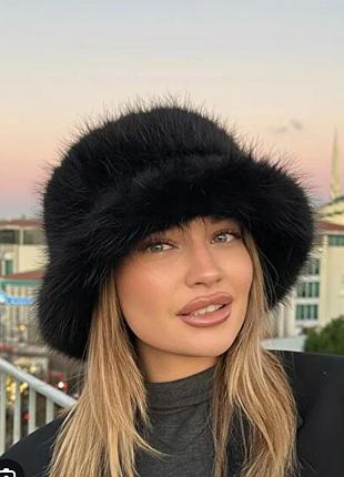 Трендова хутряна панама zara