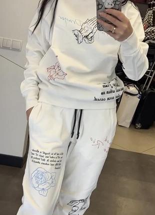 Стильный спортивный костюм