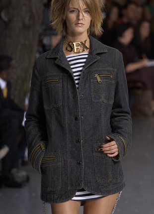 Для total-denim look: куртка dolce gabbana
