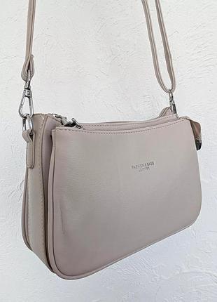 Практична та стильна жіноча сумка крос-боді innoe 3519003-1 , 26×16×7 см світло-бежевий