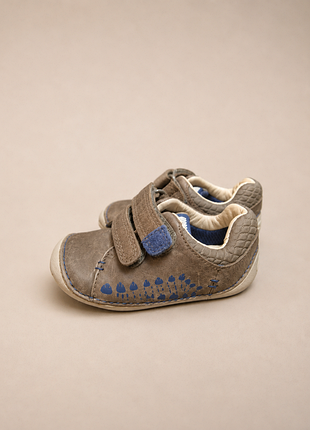 Туфлі кросівки коричневі clarks first shoes 11,5 см розмір 18,5 натуральна шкіра