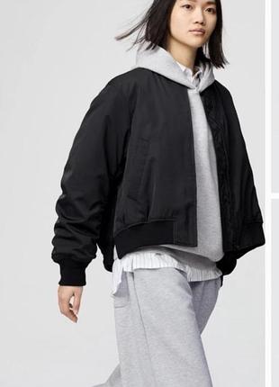 Куртка бомбер uniqlo c чорна