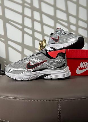 Nike initiator silver grey
