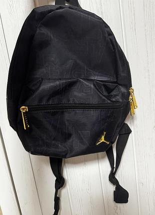 Рюкзаки jordan, prada 2