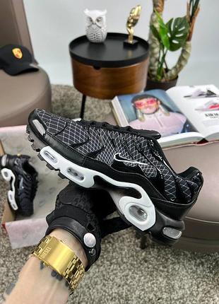 Nike air max plus black white line
