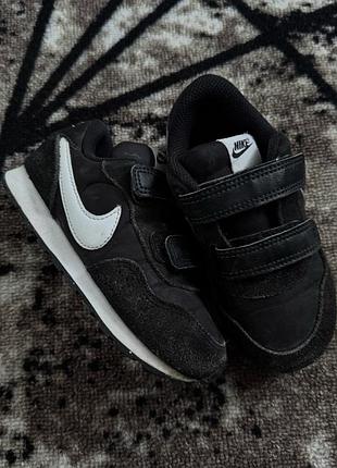 Чорні кросівки nike 25 15см замша на липучках