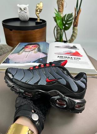 Nike air max plus grey black red