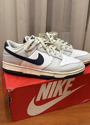 Кросівки nike dunk low, розмір 38.5, білі/темно-синій.