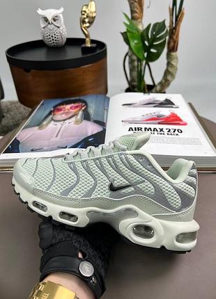 Nike air max plus light olive reflective