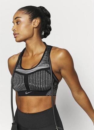 Спортивний топ nike