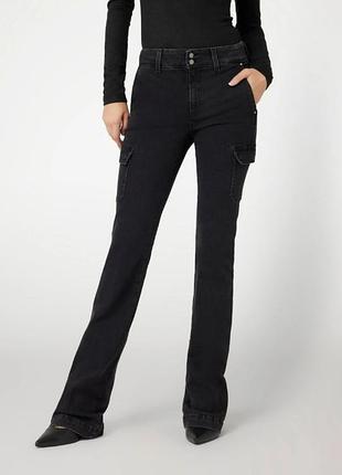 Джинсы женские с накладными карманами карго guess bootcut gu121n19l-k11 31/34 и 32/34 черные