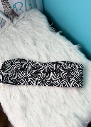 Стильний чорно-білий топ-бандо від купальника primark у графічний принт розмір: m