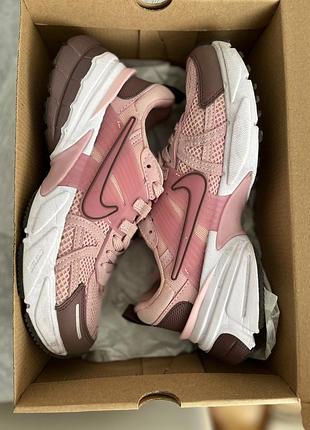 Жіночі кросівки nike v2k run wmns pink, майже нові , 2 рази взувалися , не підійшов розмір.