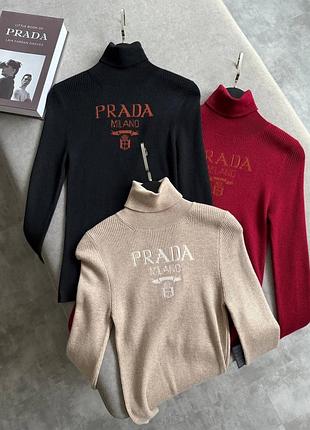Гольф прада у кольорах з написом prada