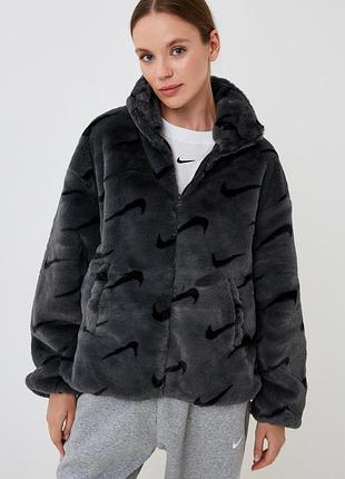 Сіра плюшева куртка шубка тедді пушиста з штучного хутра монолого nike plush faux fur all over print jacket
