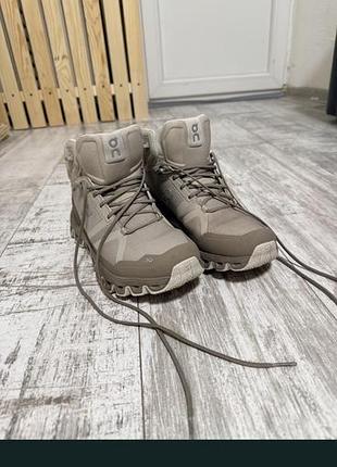 Продам жіночі черевики on cloudrock waterproof  39
