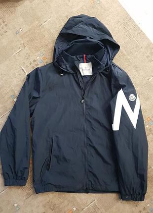 Мужская ветровка от бренда moncler, модель называется fetuque