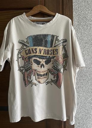 Вінтажна футболка від guns n roses в кремовому кольорі