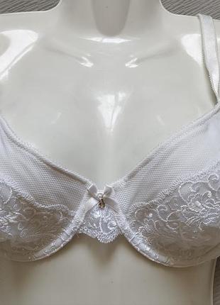 Шикарный кружевной бюстгальтер на косточках the lingerie c&a