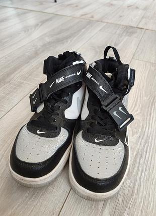 Осенние кроссовки