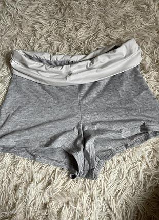 Сірі трикотажні мінішорти для дому чи спорту  бренд: boohoo  розмір: eur 42 / uk 14 / us 10 (l/xl)  колір: сірий меланж із білим поясом