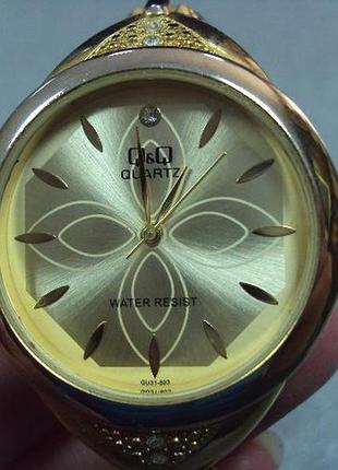 Женские наручные часы q&amp;q quartz water resist кварц китай qq с браслетом №10935