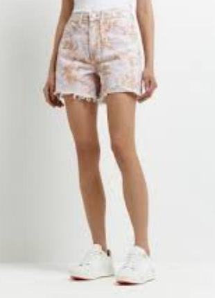 Джинсовые шорты с цветочным принтом от river island.