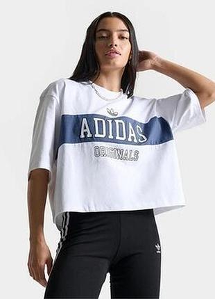 Бавовняна вкорочена футболка adidas