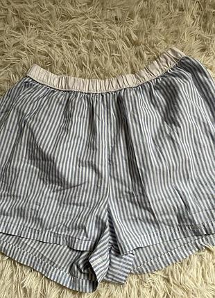 Смугасті домашні/літні шорти  бренд: primark (primk)  розмір: s / uk/irl 8-10 / eur 36-38  колір: блакитно-біла тонка смужка