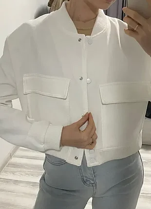 Куртка-бомбер жіноча zara коротка xs молочно-біла нова з бирками