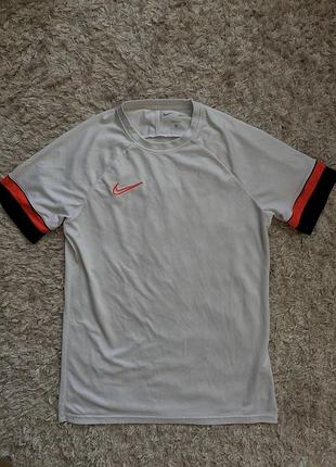 Спортивна футболка nike