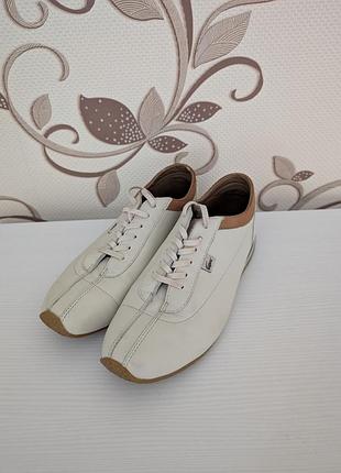 Шкіряні кросівки lacoste, 39