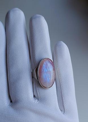 Серебряное кольцо с розовым лунным камнем