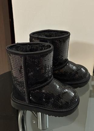 Дитяче зимове взуття ugg . оригінал!