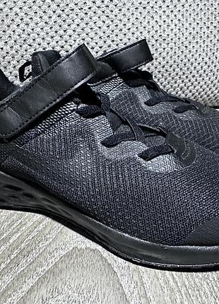 Оригінальні дитячі кросівки nike легкі чорні кросівки на підлітка 34 розмір 22 см як нові