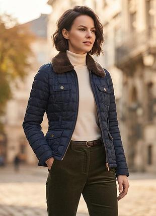 Темно-синя стьобана курточка new look, розмір xs / uk 6 / eu 34. з капюшоном, хутряним коміром та кишенями. стильна осіння куртка. 34 xs. штучне хутро