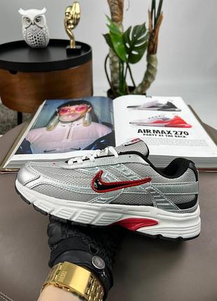Nike initiator w silver red