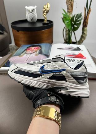Nike initiator w white navy