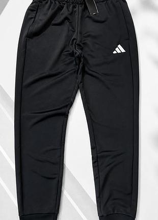 Чоловічі спортивні штани adidas на манжетах (базові джогери)