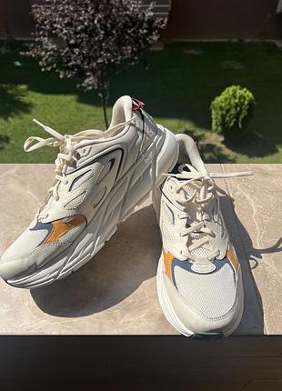 Торг! hoka clifton l athletics — нові, взуті один раз, можливий адекватний торг