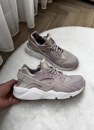 Жіночі кросівки nike 41 розмір устилка 27 см дуже гарні