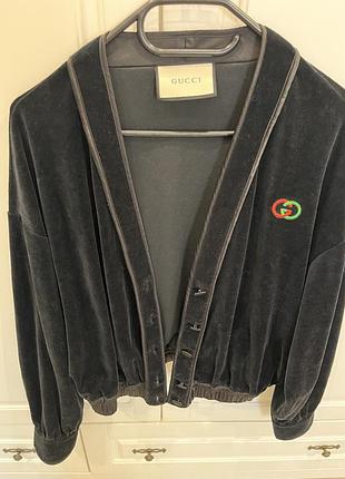 Продам кардиган gucci , на розмір m—l , велюр без дефектів , виглядає дуже красиво