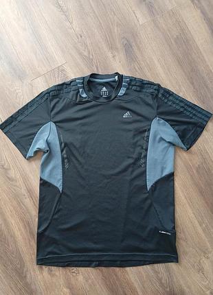 Брендова футболка adidas.